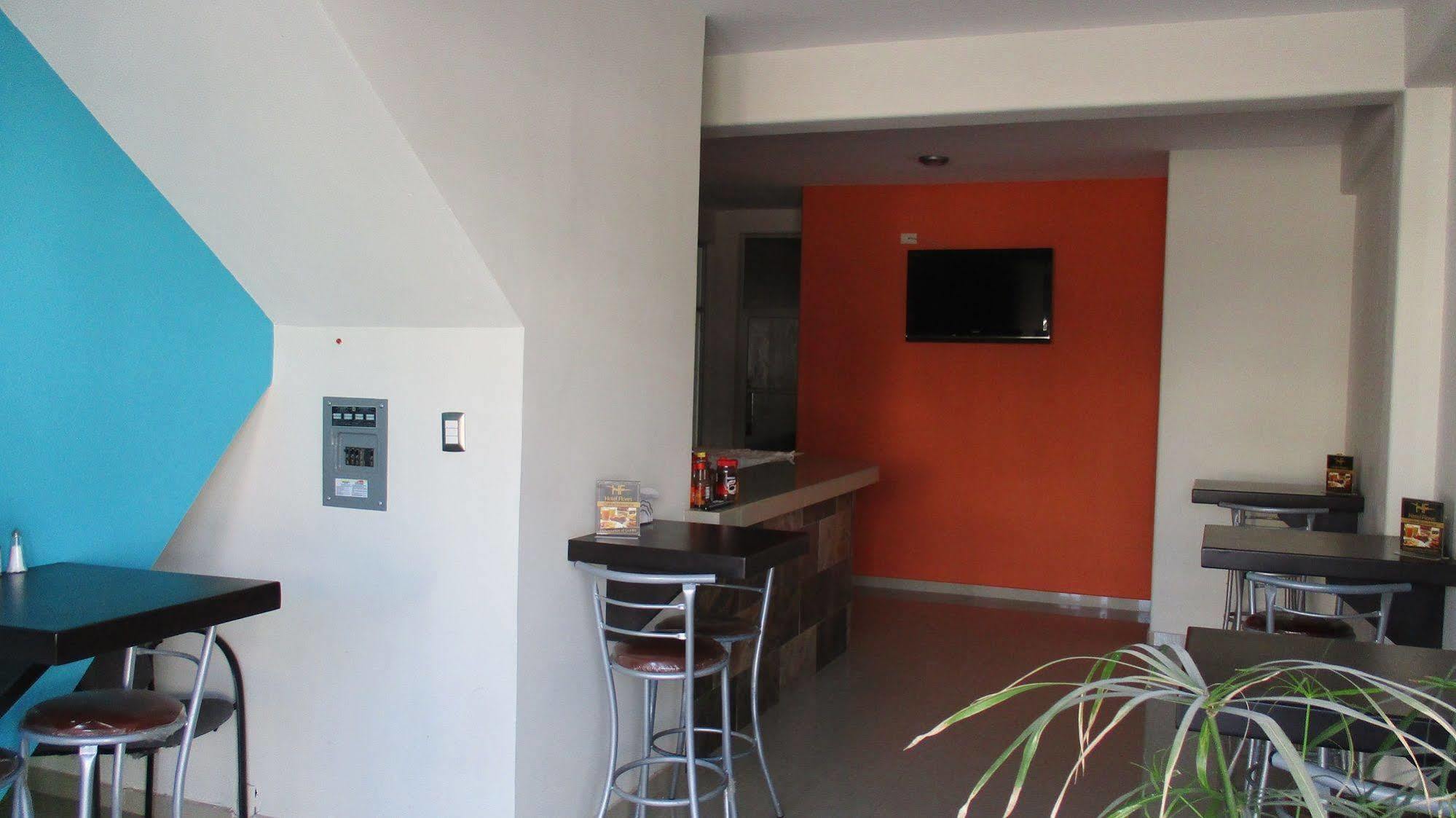 Hotel Flores Guamuchil Extérieur photo