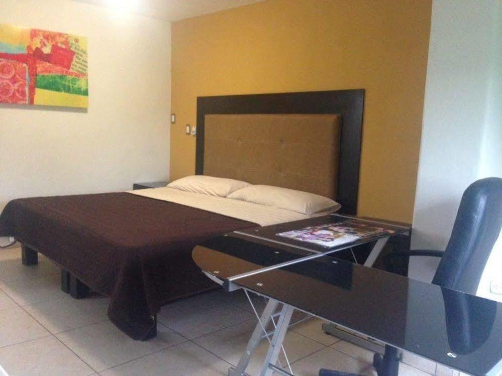 Hotel Flores Guamuchil Extérieur photo