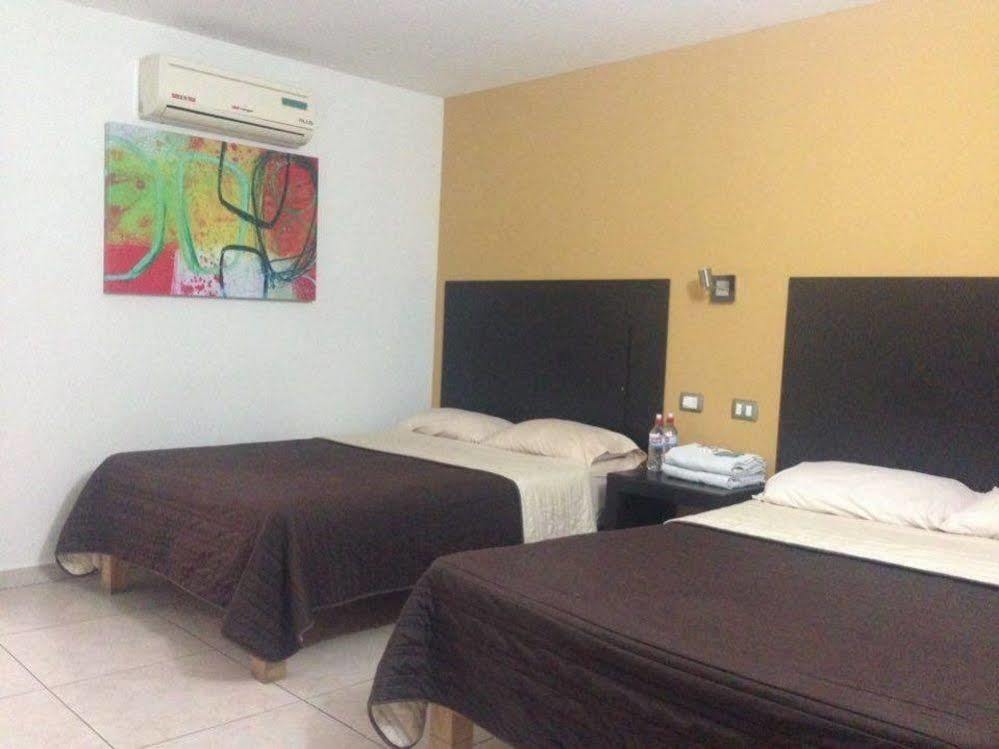 Hotel Flores Guamuchil Extérieur photo