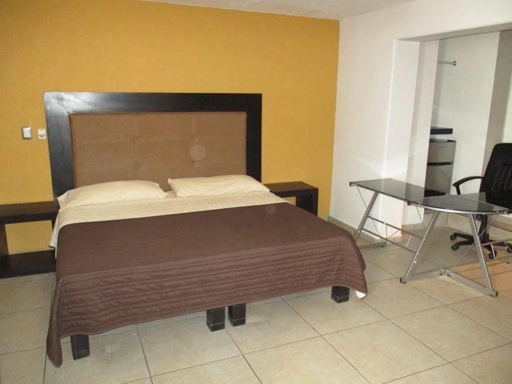Hotel Flores Guamuchil Extérieur photo