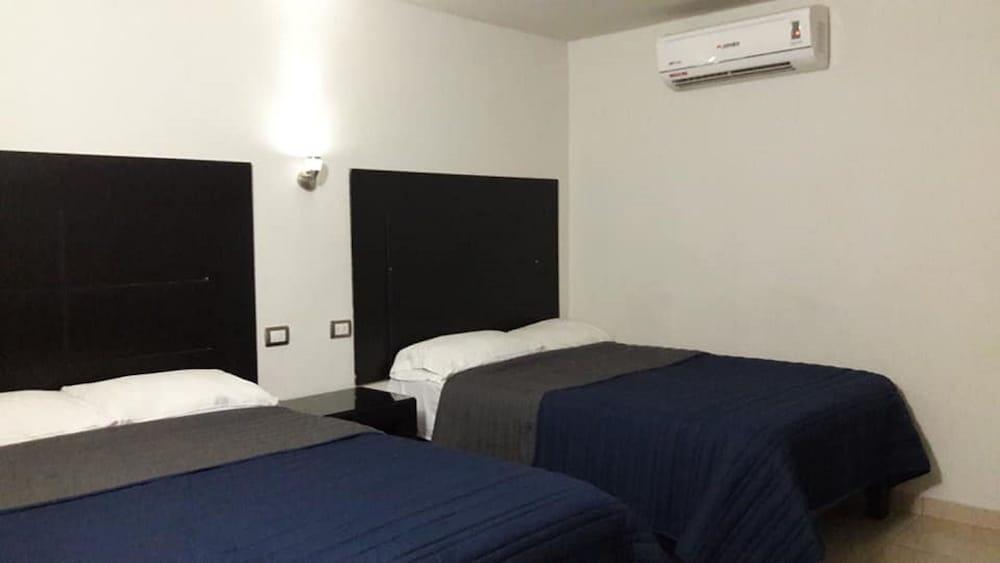 Hotel Flores Guamuchil Extérieur photo